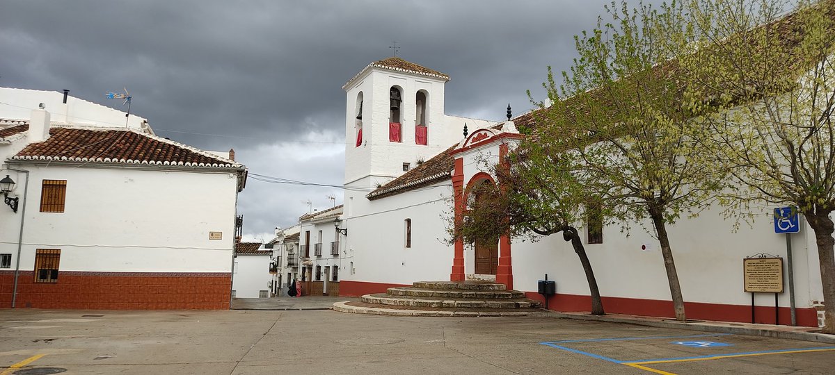 gongoraa's tweet photo. Hoy es el #DíaInternacionaldelosMonumentosySitios, aquí la Iglesia de Santa María de la Encarnación de #ElBurgo, monumento BIC de @CulturaAND y cuyo interior necesita una restauración urgente de la @DiocesisMalaga https://t.co/JsG05GBsuf