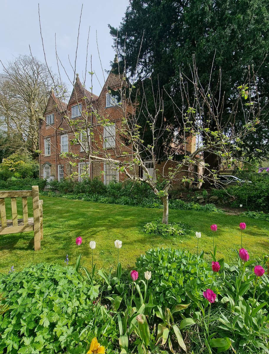 katieculture's tweet photo. On my penultimate day as the @ChartwellNT portfolio's Interim General Manager (before returning to my curatorial role on Monday), I thank my lucky stars that I got to lead these wonderful sites through the glorious months of spring. 🌷
#Chartwell #EmmettsGarden #QuebecHouse https://t.co/3pTV8NSTOc