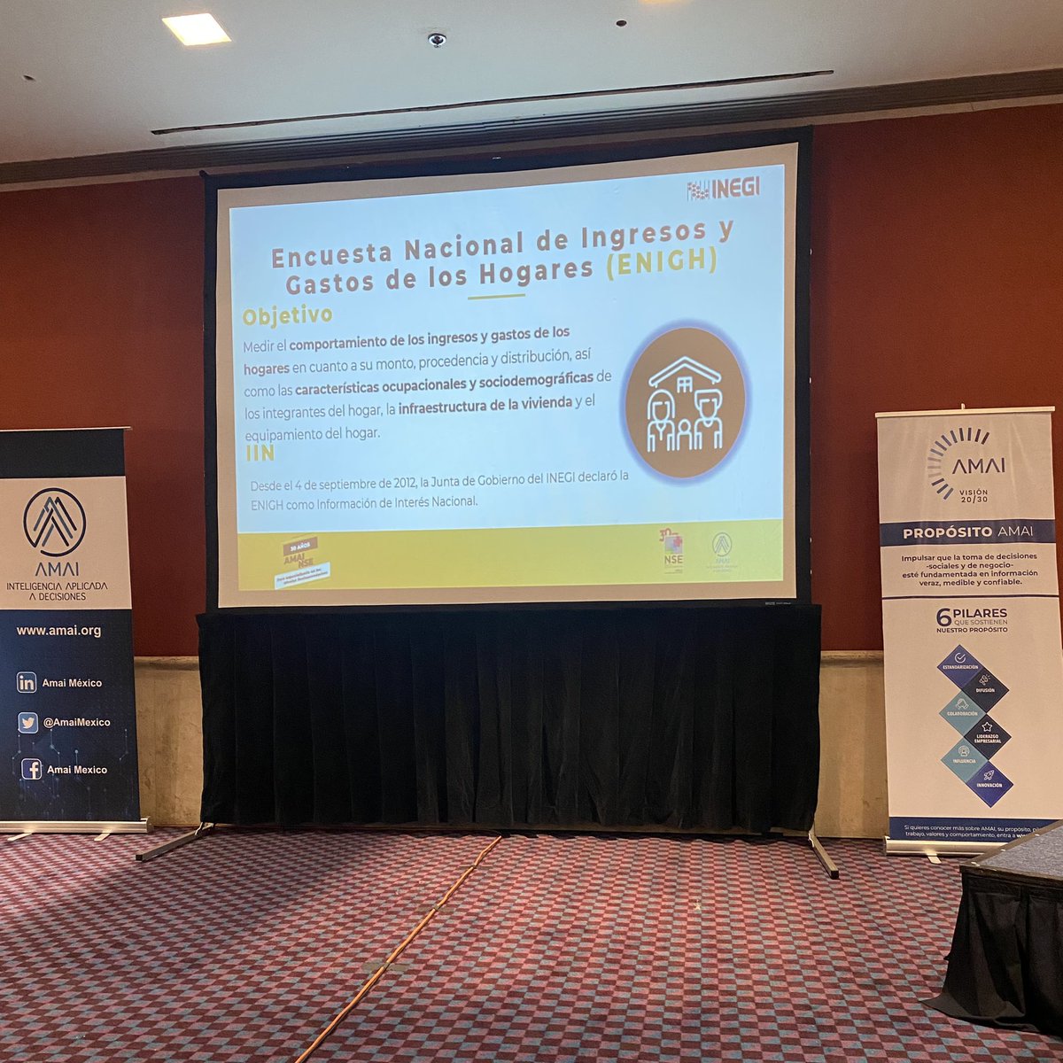 AmaiMexico's tweet photo. Octavio Heredia del @INEGI_INFORMA presentando la ENIGH: Encuesta Nacional de Ingresos y Gastos de los Hogares. Una poderosa herramienta que usamos en nuestra industria junto con los Niveles Socioeconómicos 🙌🏻
#NSEAMAI 30 años
#esnuestraregla https://t.co/2m6MyKKc1N