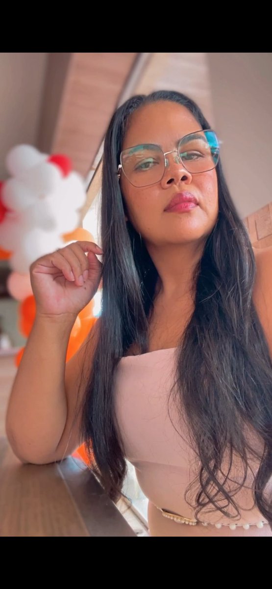 Crie laços com quem te faz bem. Desfaça os nós que te prendem ao que te atrasa. Nó aperta, laço enfeita. Simples assim.