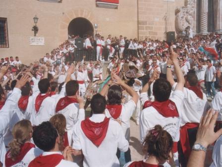 📷📷Y así termina todo un año de trabajo.📷📷
#CaballosDelVino
#2demayo
#CaballosdelVinoUNESCO
#patrimonioinmaterialdelahumanidad
#FiestasdeCaravaca
#Mayo2024
#CaravacadelaCruz
#Minipua