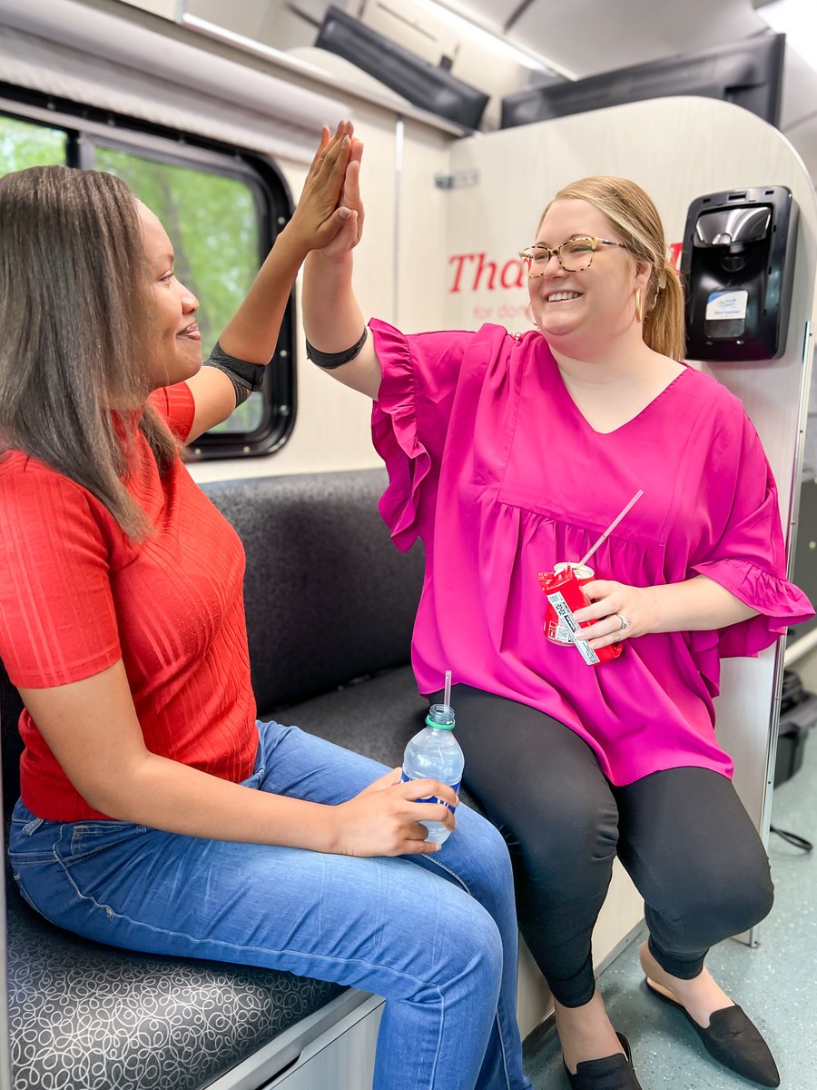 You're a rockstar for #savinglives in your #community! Give yourself a high five!🩸✋ #nationalhighfiveday