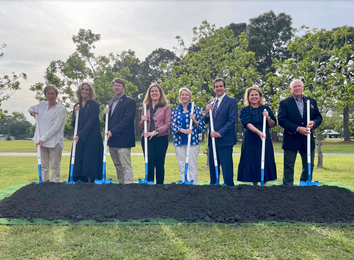 It's official! The Center for the Arts groundbreaking ceremony took place at #CoastalGeorgia yesterday afternoon! College President Dr. Michelle Johnston says it's 'a dream built on the hopes of the community.' tinyurl.com/54r4mfrd #CenterfortheArts #brunswickga