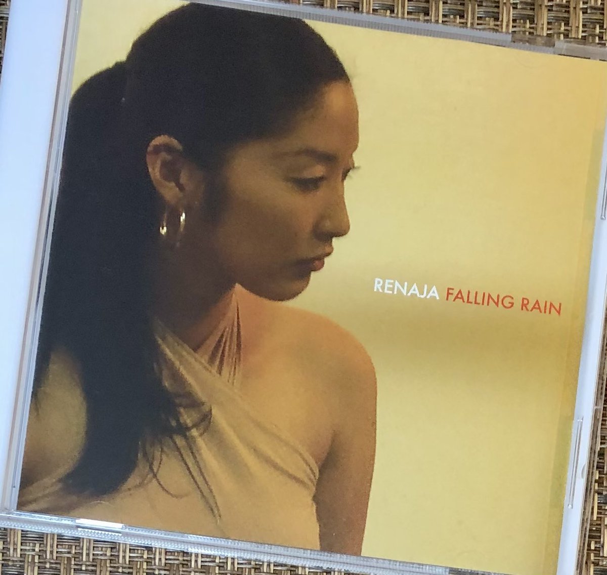 m527y's tweet photo. 今宵はこんなアルバムで独り余韻ライブです〜😌💿✨✨
#RENAJA #fallingrain #jazz #jazzvocal
https://t.co/AnJkvKK728 https://t.co/7vToH8FVjq