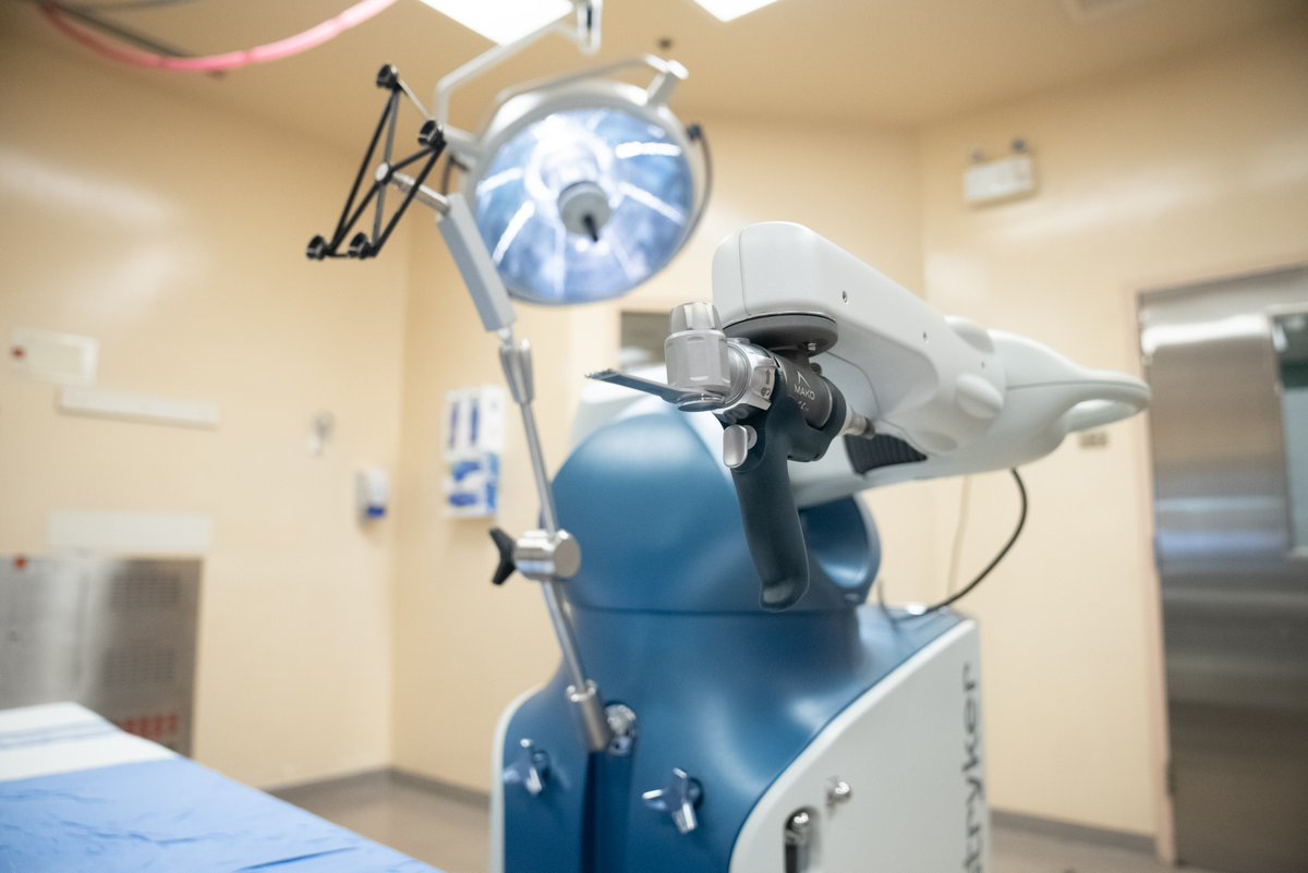Fraserhealth's tweet photo. We’re partnering with @BbyHospitalFdn on a new robotic-assisted surgical program at Burnaby Hospital. 

Learn more about how this innovative technology will benefit patients.

https://t.co/P0rMCUiiMm https://t.co/TUr1rxJg7L