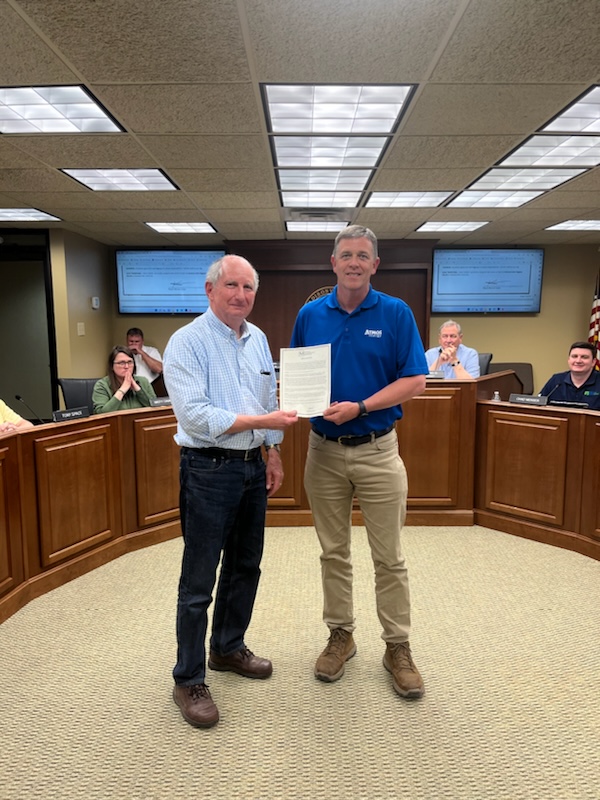Mayor Kevin Cotton proclaims April as Safe Digging Month in Madisonville, KY. We appreciate your dedication to safety and your citizens! 💙 @TBTOE 📷 Our Operations Supervisor Mike Coleman proudly accepts the proclamation presented by Councilman Frank Stevenson.