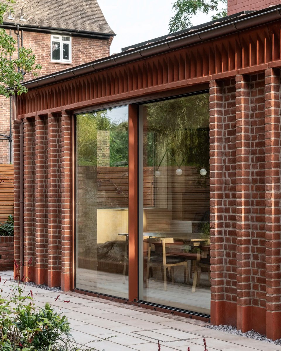 Whether an extension, self build or renovation, brick can be used in many different ways to add wow factor to a project. From corbelled designs to innovative structures, these projects highlight how masonry can be used to pack a punch: ow.ly/xkFG50RhY40