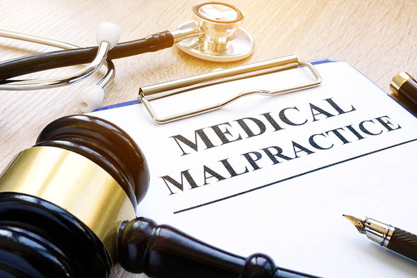 Court Bars Defense Expert in Medical Malpractice Case from Testifying About Advice Other Doctors Would Have Offered
rb.gy/aeicct
#medicalmalpractice #doctor #orthopedic #surgeon #lawsuit #expertwitness #Virginia