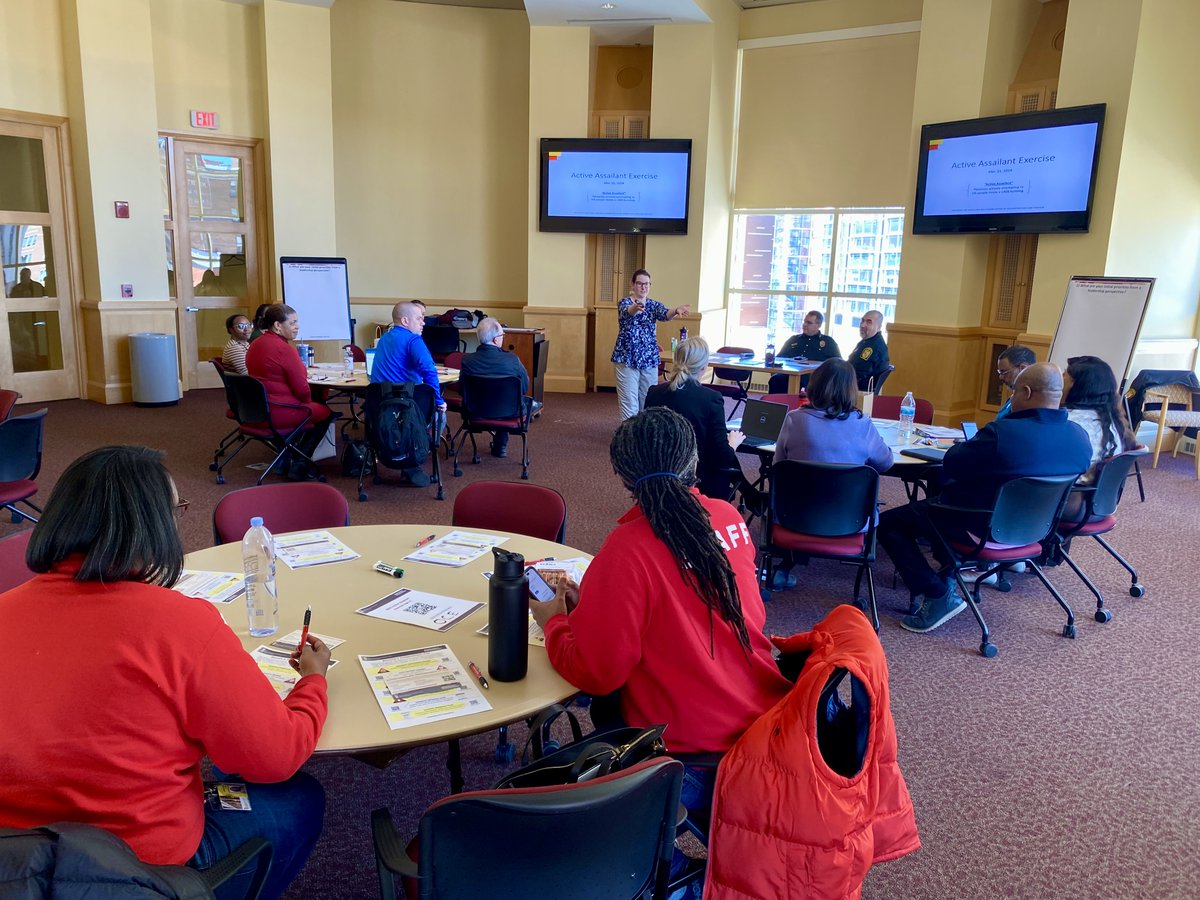 OEM facilitated an active assailant preparedness exercise with @umbhshsl, @umbcommunity, and @UMB_CampusLife on March 21. It's a great example for #NationalExerciseDay. (Are we doing this right?) 
Learn more about emergency preparedness training at UMB: umbsafe.org/emtraining