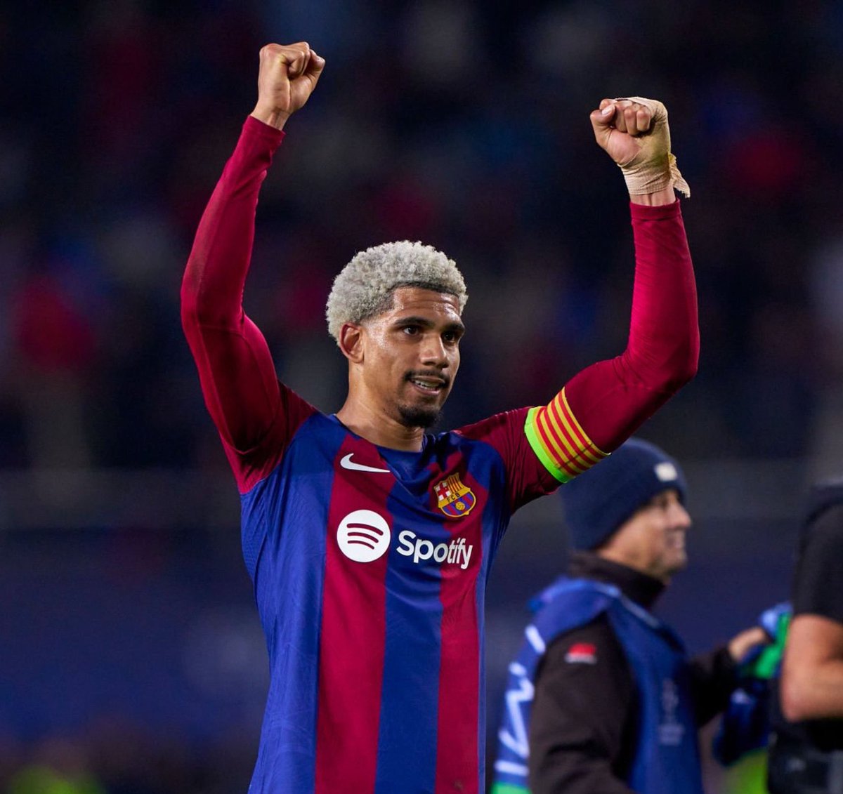 LujanGuap's tweet photo. I really can’t believe you all are dragging Araujo, he cost us fine, but as a teammate, you shouldn’t have said that to the media. And the only reason y’all are applauding gundo is because y’all are angry. We wouldn’t even be in quarter final without him, y’all forgot so quick. https://t.co/tUkWHSDvox