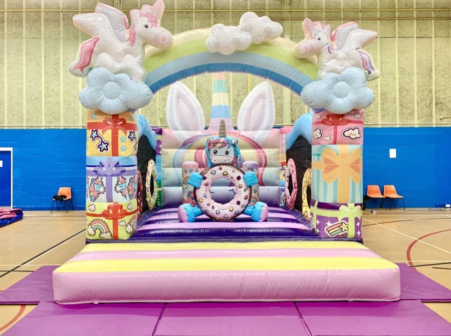 🌈✨Looking for a magical and colourful addition to your event? 🦄🎁

Check out this beautiful castle featuring rainbows, unicorns, tasty treats!

Now available to hire with Leisure Time NE across #Teesside. Book now: ow.ly/r6Nv50RiSw2 

#BouncyCastle #EventHire