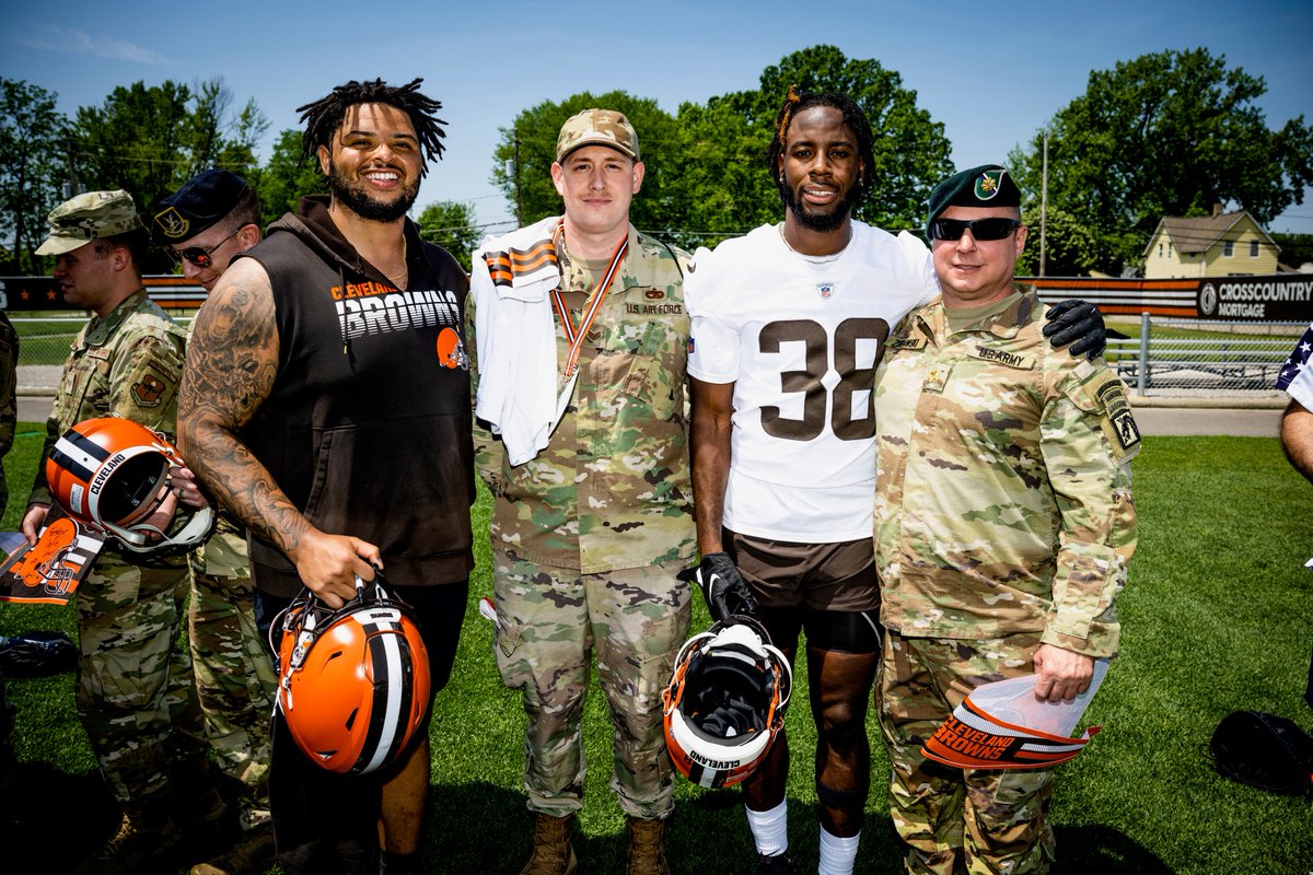 Attn Veterans & Military Families: Don’t miss Family Field Day with @crosscountrymtg and your @browns Saturday, April 20 from 10 – 2 at the Cleveland Browns Training Center! Enjoy a day of games, food, activities for kids & more! Register today at ow.ly/LRtx50RiYIo