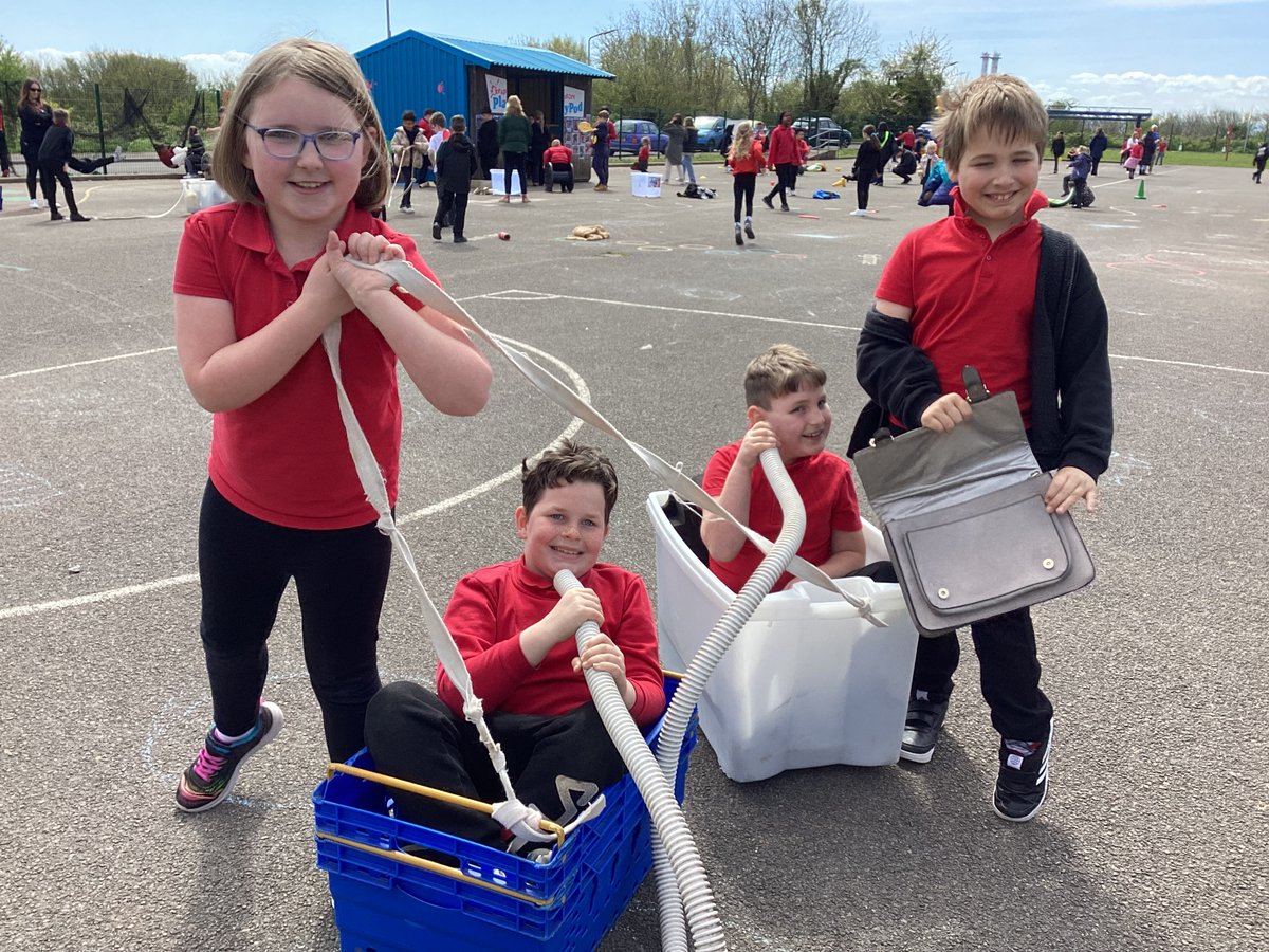 palmerston_p_s's tweet photo. Our Junior SLT listened to pupil feedback and have worked very hard to relaunch the PlayPod this week. The children have put in so much effort behind the scenes and it is fantastic to see the whole school having so much fun at lunch times! #ppswellbeing https://t.co/1rMqNJWWEm