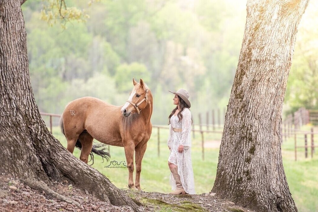 Thursday Thoughts 💭❤️ Photo by @madeyoulookbylyn • 'A creative woman is motivated by the desire to achieve, not by the desire to beat others.... God's has specific plans for all of us, and they won't all look the same....' #cowgirlstyle #cowgirllifes… instagr.am/p/C56KeYONgtl/