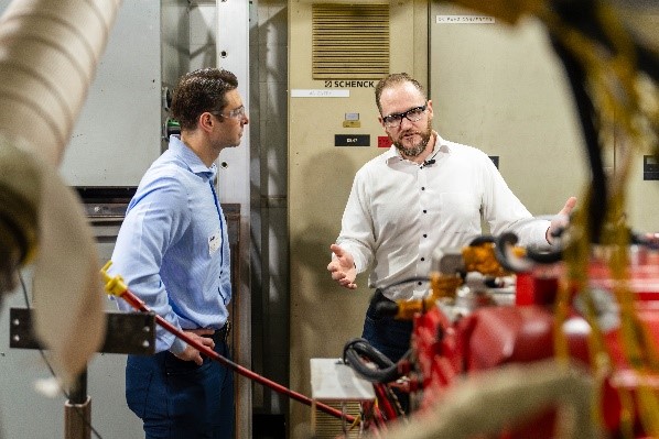 SwRI's tweet photo. Throwback: SwRI’s Dr. Graham Conway walked a local reporter through a lab to highlight the Institute’s research and development into hydrogen combustion engines as an alternative to diesel. #TBT #SwRI https://t.co/Dke1IS3zJH