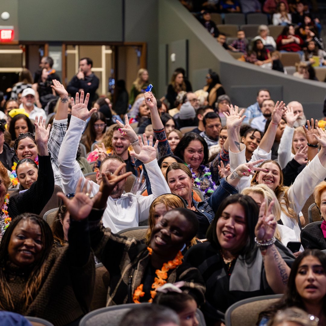 SmartSchoolsusa's tweet photo. Reflecting on cherished memories from our past graduation day, celebrating achievements and endless possibilities! 🎓✨ #GraduationThrowback #MemoriesToCherish #ProudMoments https://t.co/EIUdydzHrE