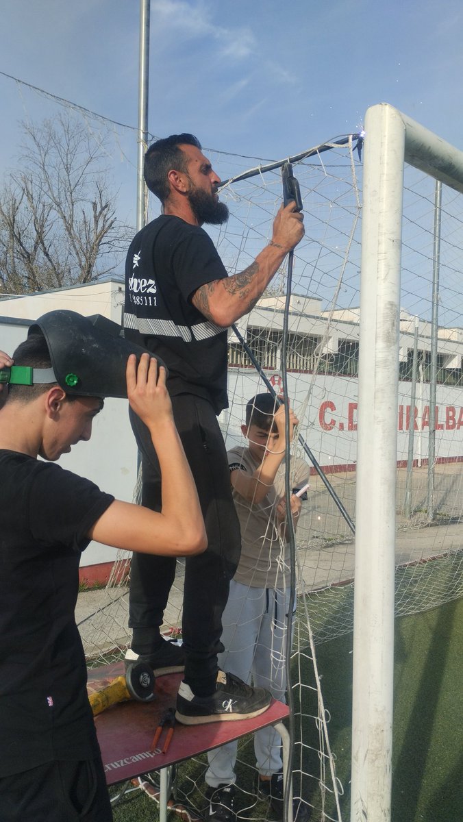 Tratamiento con herbicida y mantenimiento de nuestra instalación por personal del club