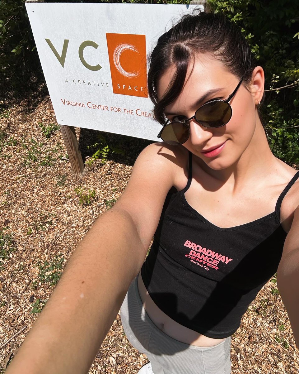 Olivia Muenz (@oliviamuenz) on Twitter photo Home from <a href="/VCCA/">Virginia Center for the Creative Arts</a> && missing it already ๐
ty for letting me reside, write, read, watch, listen, sing, play, hike, traipse, lounge, linger & gab w the best group of artists evR Home from <a href="/VCCA/">Virginia Center for the Creative Arts</a> && missing it already ๐
ty for letting me reside, write, read, watch, listen, sing, play, hike, traipse, lounge, linger & gab w the best group of artists evR