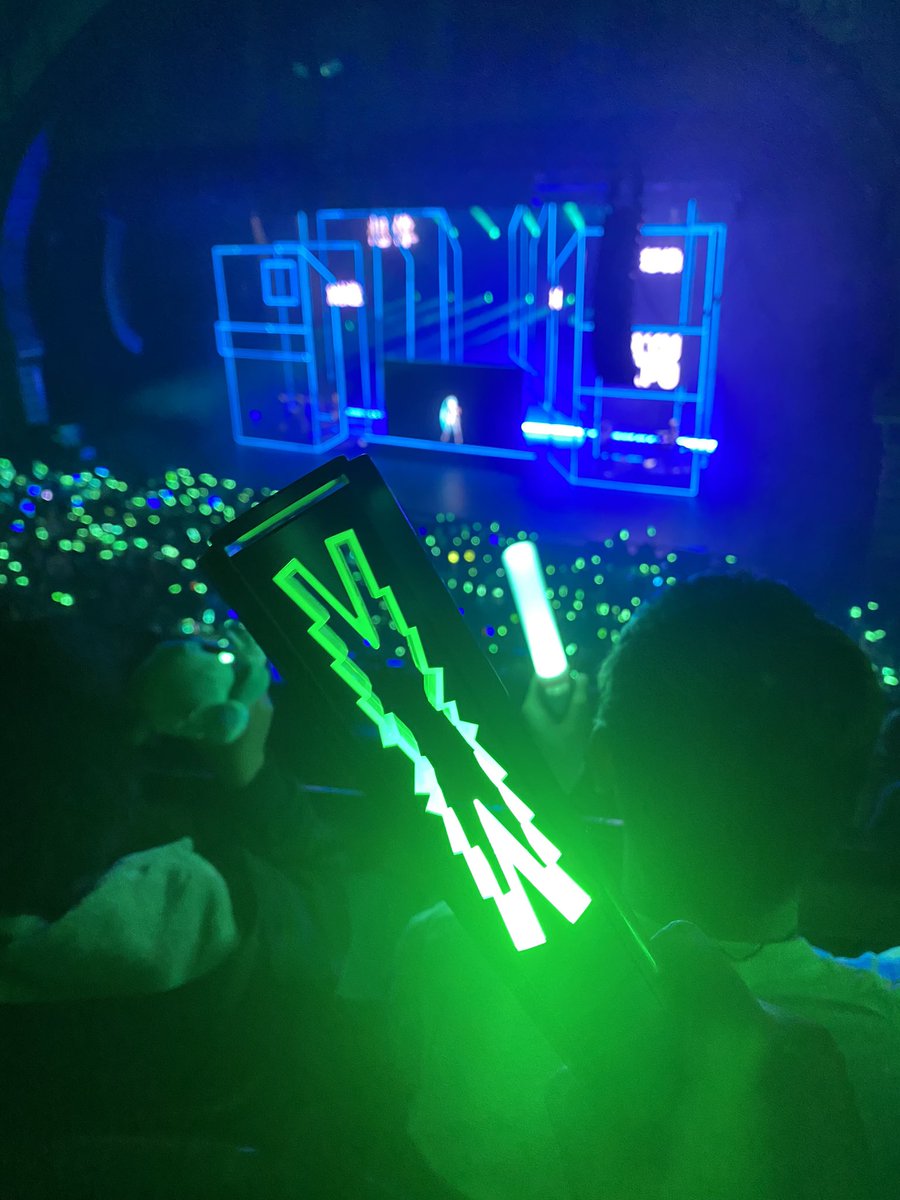 lesskzfims's tweet photo. does hatsune miku know im lesskzfims https://t.co/iPpNcMtdZc