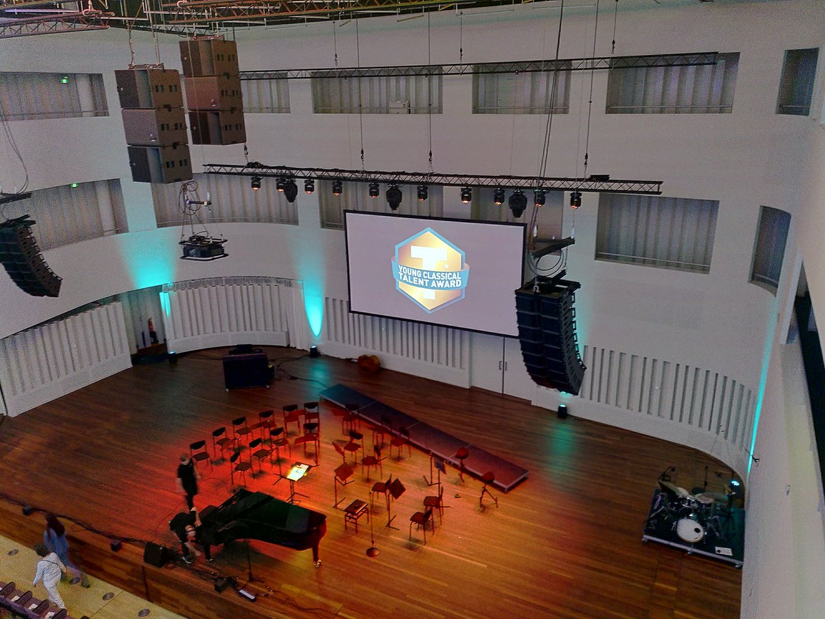 hedzed's tweet image. Weer een nieuwe editie van Young Classic Talent Award met @KamerataZuid in #Tilburg. Met veel jong talent en het zangkoor van mijn dochters. #souvenirjeugdkoor