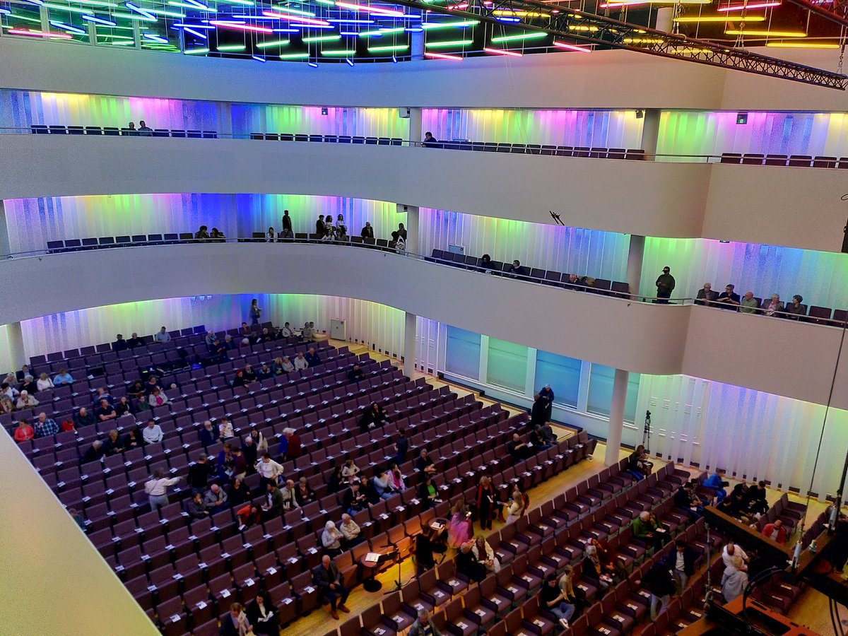 Weer een nieuwe editie van Young Classic Talent Award met <a href="/KamerataZuid/">Kamerata Zuid</a> in #Tilburg. Met veel jong talent en het zangkoor van mijn dochters. #souvenirjeugdkoor