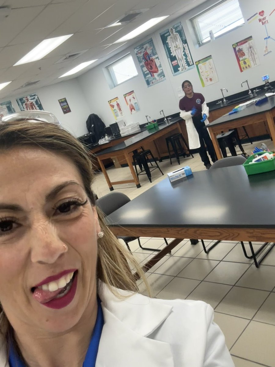 aluna0707's tweet photo. Behind the scenes ๐ธ ๐ฆ Karol Medina has been selected as the McKinney Vento exemplary student ๐ฉโ๐ Video recording of just โsomeโ of her daily school routine #drlunasclass #SEHStheBest #studentsuccess #SEISDinspires #SanEliNation #EMTstudent #PLTWstudent https://t.co/nDWfD8X5tX