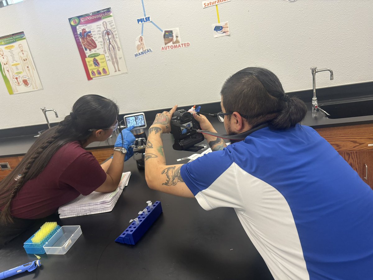 aluna0707's tweet photo. Behind the scenes ๐ธ ๐ฆ Karol Medina has been selected as the McKinney Vento exemplary student ๐ฉโ๐ Video recording of just โsomeโ of her daily school routine #drlunasclass #SEHStheBest #studentsuccess #SEISDinspires #SanEliNation #EMTstudent #PLTWstudent https://t.co/nDWfD8X5tX