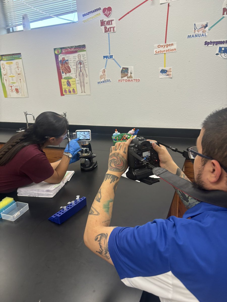 aluna0707's tweet photo. Behind the scenes ๐ธ ๐ฆ Karol Medina has been selected as the McKinney Vento exemplary student ๐ฉโ๐ Video recording of just โsomeโ of her daily school routine #drlunasclass #SEHStheBest #studentsuccess #SEISDinspires #SanEliNation #EMTstudent #PLTWstudent https://t.co/nDWfD8X5tX