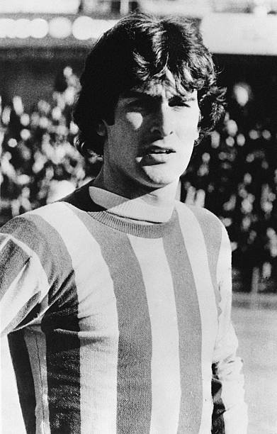 #MarioKempes en #RosarioCentral
123 partidos (locales e internacionales) con 94 goles.
🏆Máximo goleador Primera División 74 y 76
#NoDigaGolDigaKempes