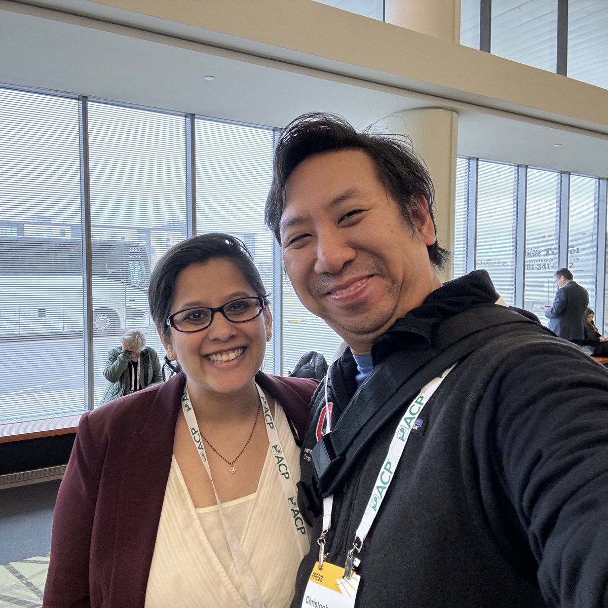 Hey hey! Look who I found! One of my most favorite people in the world @ShreyaTrivediMD!!! This is how #IM2024 fills my tank.