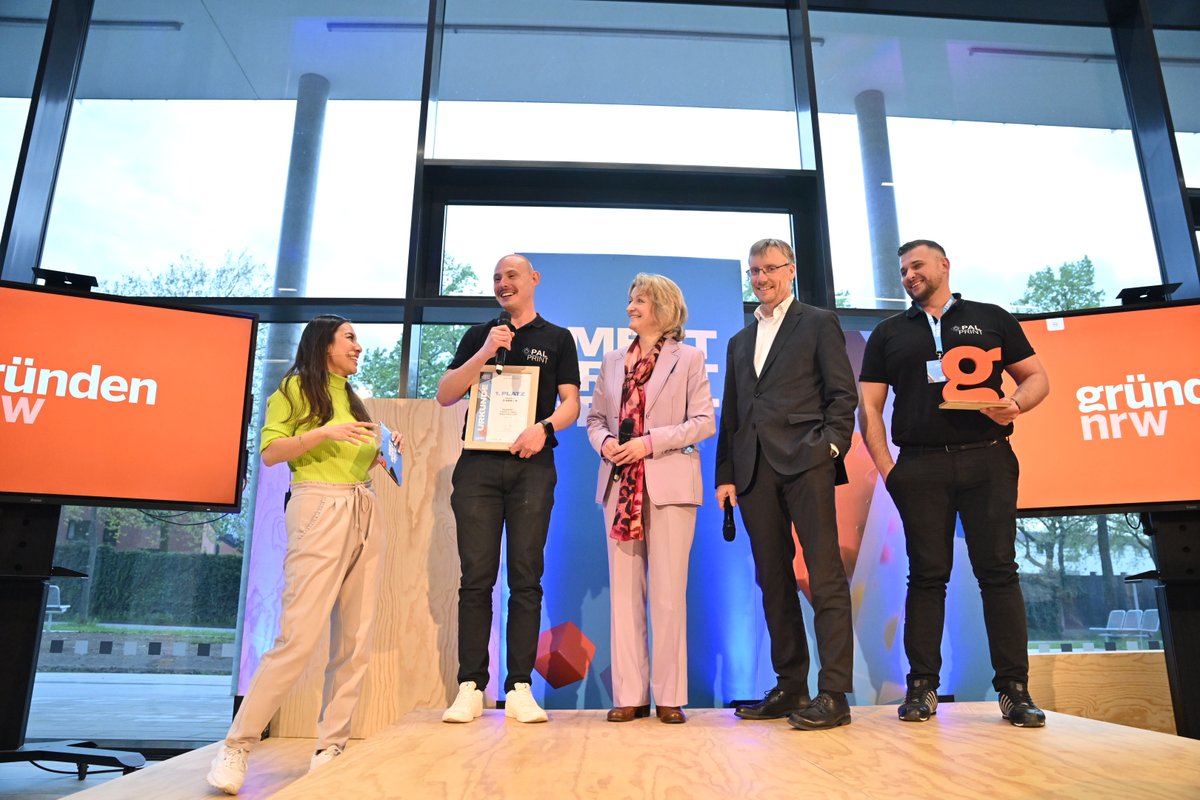 Kaum zu glauben, aber wahr: Heute stoppten wir schon zum fünften Mal mit unserer Roadshow Meet, Greet + Beat, und zwar in #Paderborn. Wir gratulieren #PALPRINT zum Einzug ins Finale und bedanken uns bei den anderen Teams für ihre tollen Pitches. Schön wars.💫