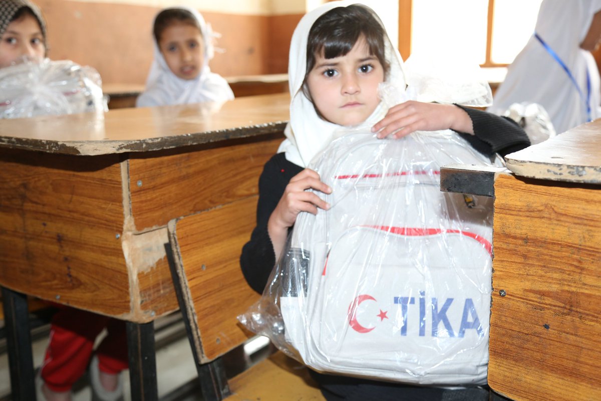 Gıda yardımlarının yanısıra, çok sayıda Afgan dostumuzun katıldığı iftar programları düzenlendi. Ayrıca çocuklara kıyafet ve ayakkabı dağıtarak Ramazan’ın bereketini paylaştık. Destek veren tüm kurumlarımıza teşekkür ediyoruz. 4/4