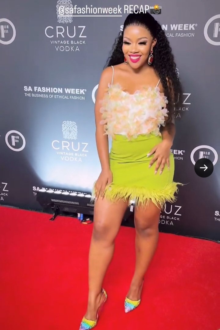 Agco_gco's tweet photo. Her shoe game🥵🥵😍🔥
Those legs 🔥🥵🥵🥵😍
Those thighs 🥵🥵🥺😍🔥🔥
That face😍🔥🔥
Outfit 🔥🔥
LIEMA PANTSI SEASON
VERSATILE LIEMA PANTSI
#Liem https://t.co/DXwVWXzoph