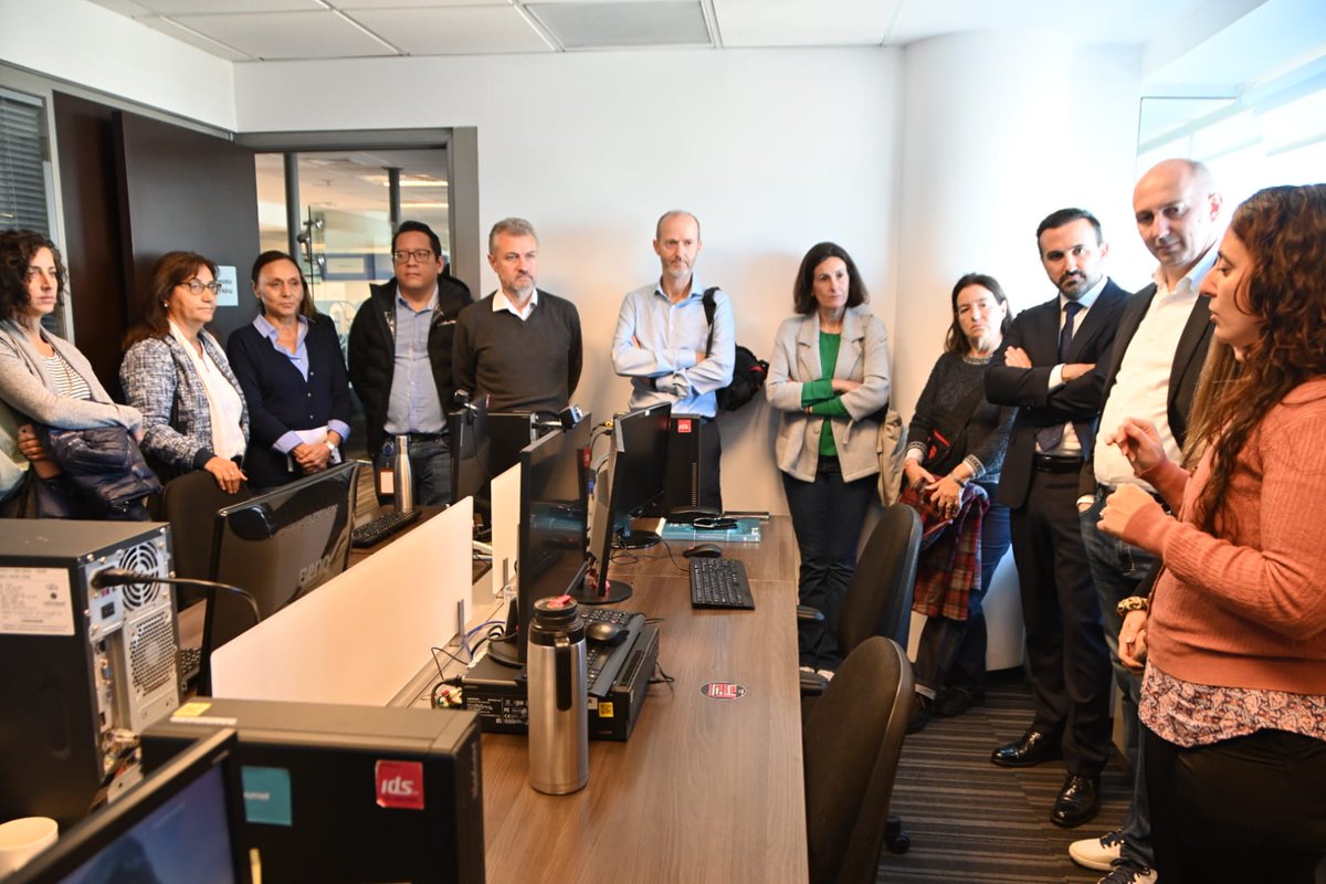 MAmbienteuy's tweet photo. 💧Los embajadores de España, @santiagoJDIPLO, y de la @UEenUruguay, Paolo Berizzi, visitaron la Dirección Nacional de Aguas del @MAmbienteuy acompañados por su Directora, @PesceViviana115 en el marco del proyecto #AdaptaciónEnAcción - Cuenca Santa Lucía. https://t.co/chGQsLuu5I