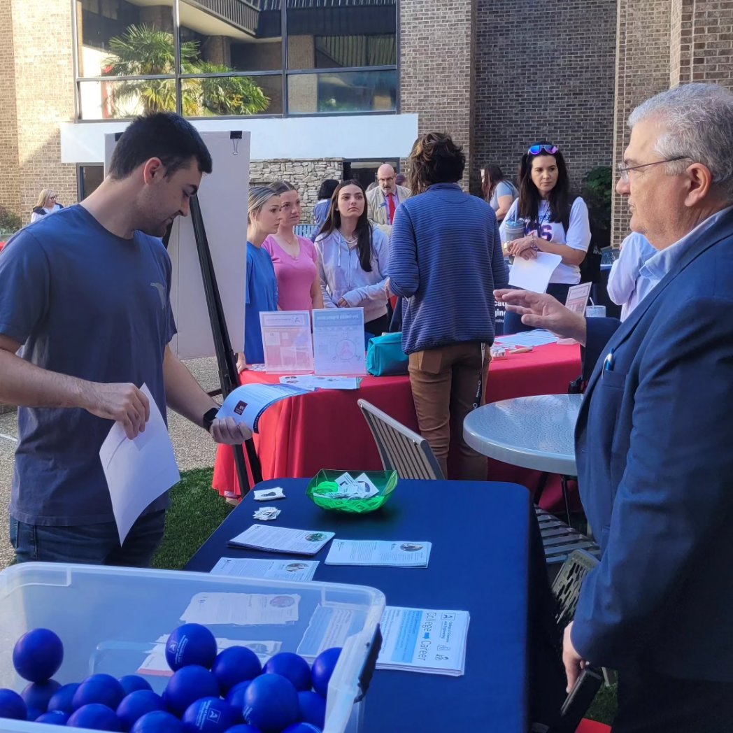 We had a great time chatting with prospective @uscaiken students at today's @usca_admissions Junior Preview Day‼️ Local high school students came out to learn about the #STEM majors and opportunities we're offering.  Go Pacers‼️ #USCAiken #StemEducation #undergraduate