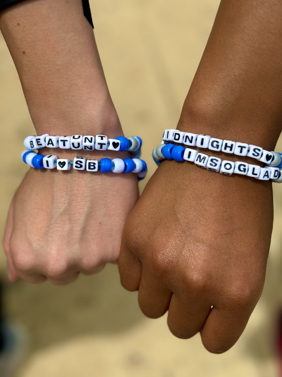 𝑭𝒓𝒊𝒆𝒏𝒅𝒔𝒉𝒊𝒑 𝑩𝒓𝒂𝒄𝒆𝒍𝒆𝒕 𝑮𝒊𝒗𝒆𝒂𝒘𝒂𝒚 Show up early to Tiger Softball Complex tomorrow night to claim a 𝘍𝘙𝘌𝘌 friendship bracelet and enjoy a night full of T-Swift hits‼️🎤 ⏰ 6:00 PM 🎟️ FREE Admission