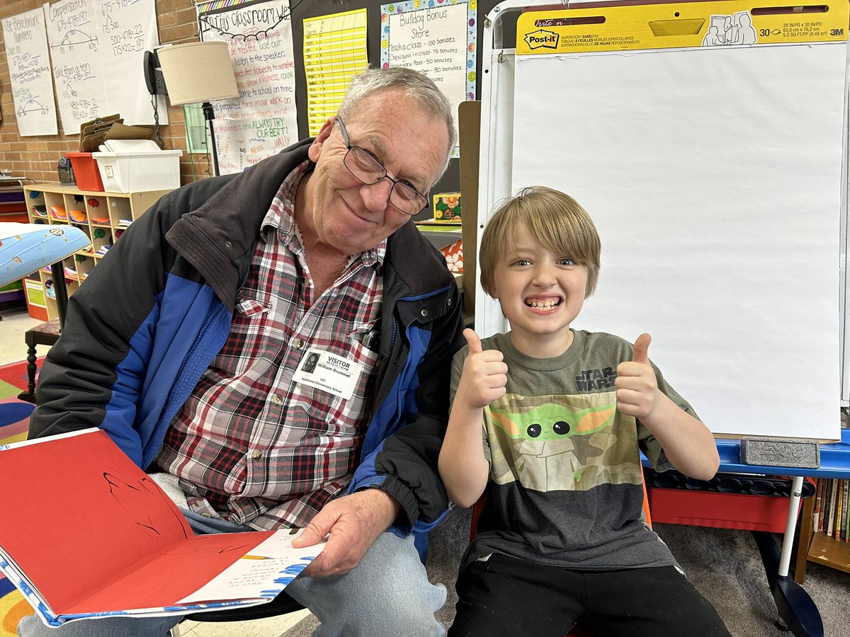 CushingColleen's tweet photo. Our first Mystery Reader! #sw2ndgrade #beevergreen @EPSD124 https://t.co/NPlwlfJxwO