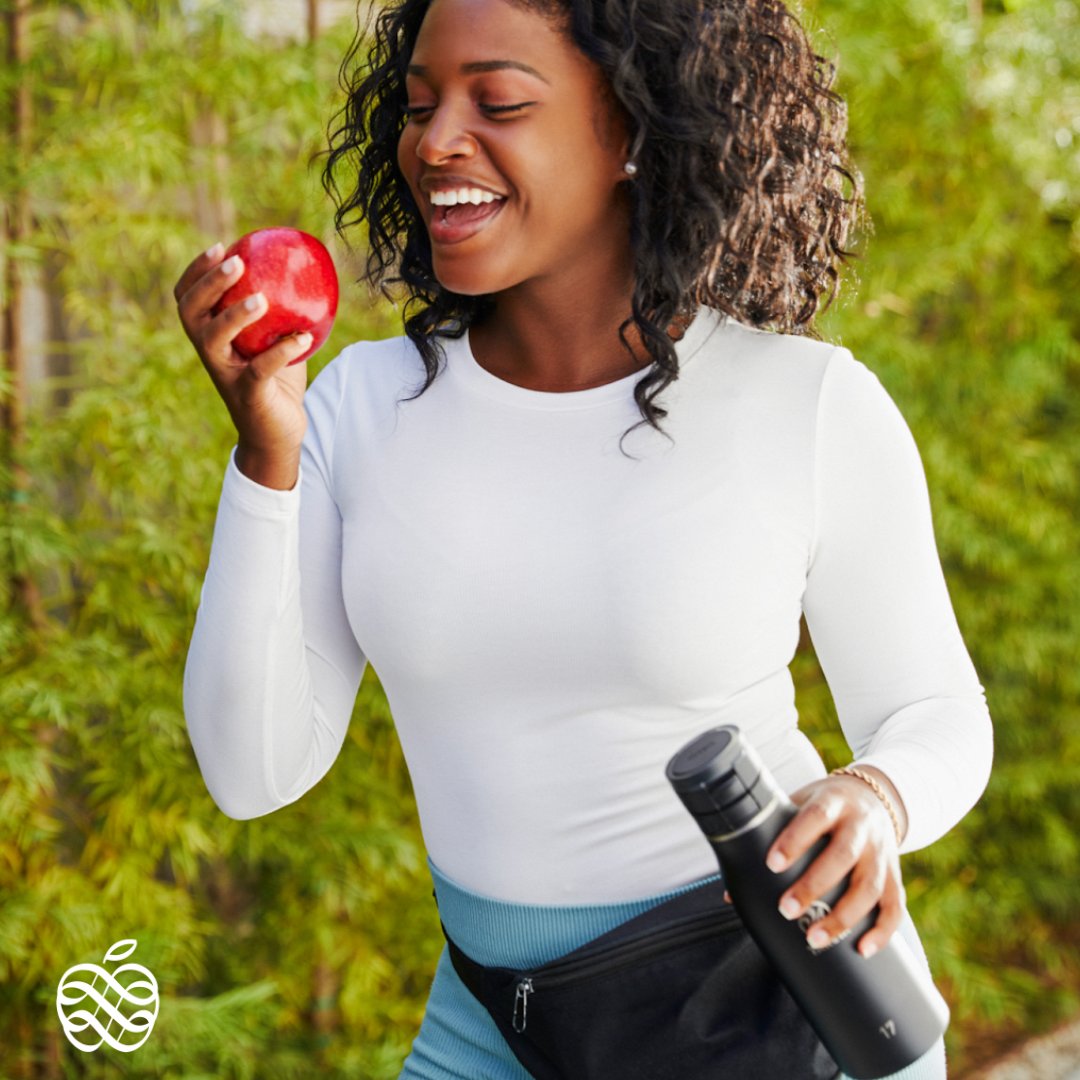 Venture outside and enjoy the best of what Mother Nature has to offer. 🍎🌎🌱 

#EnvyApples #GoodTimes #GoodFood #apples #Envyapples #biteandbelieve #elevatethemoment #DiscoverEnvy #goodtimes #selfcare #healthyhabits #freshfruit #findyourmoment #earthmonth