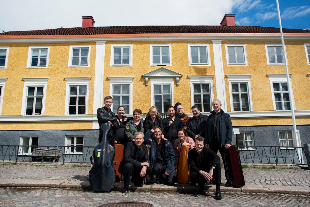 We're delighted to have Musica Vitae in residence at this year's #StMagFest! 🇸🇪 Their programme intertwines Scottish and Nordic identities, including Swedish folk music and a premiere of @alasdairnic's Storm Runes. Explore their events on our website: stmagnusfestival.com/2024-festival-…