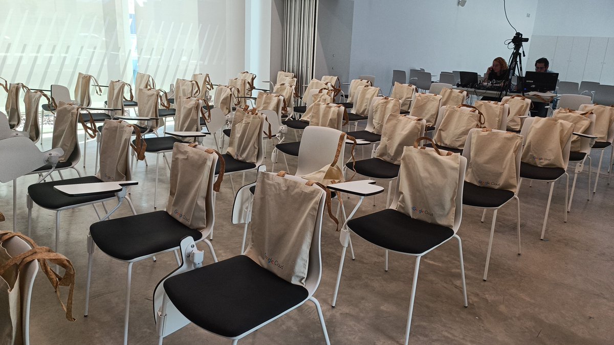 vitaly_tech's tweet photo. A punto de comenzar nuestro segundo #ViyalyTechTalks https://t.co/rDsTSd9x38