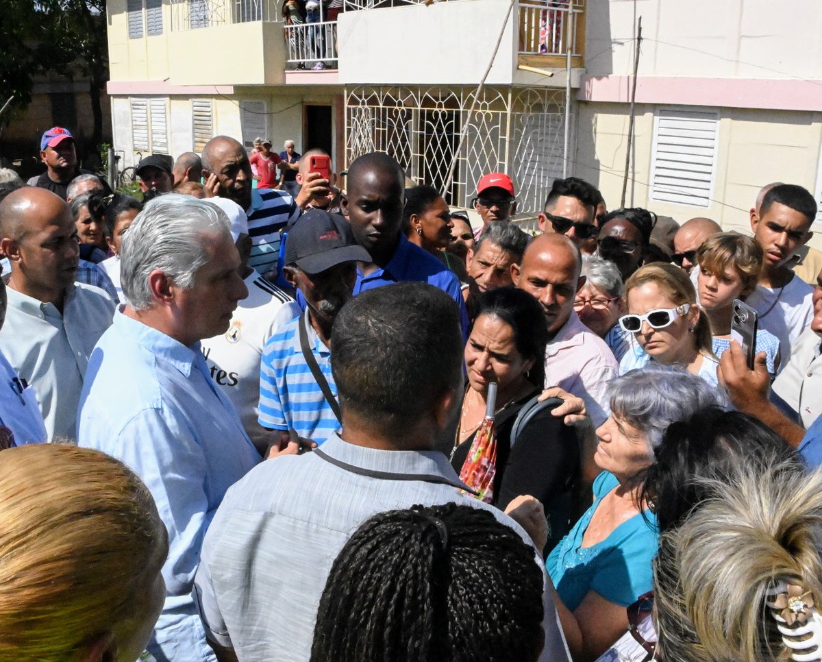 @DiazCanelB Nos toca avanzar y seguir adelante, dijo @DiazCanelB en diálogo con pobladores de Sandino, a quienes explicó sobre los resultados de la visita y los esfuerzos que realiza el país para desafiar el impacto del bloqueo de Estados Unidos.