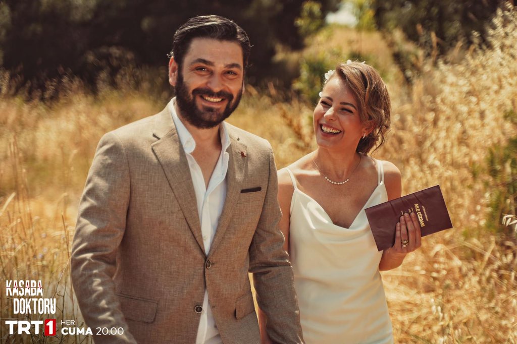 Anne ve babamın albümünü karıştırıyordum bulduğum düğün fotoğrafına bakın çabukkk