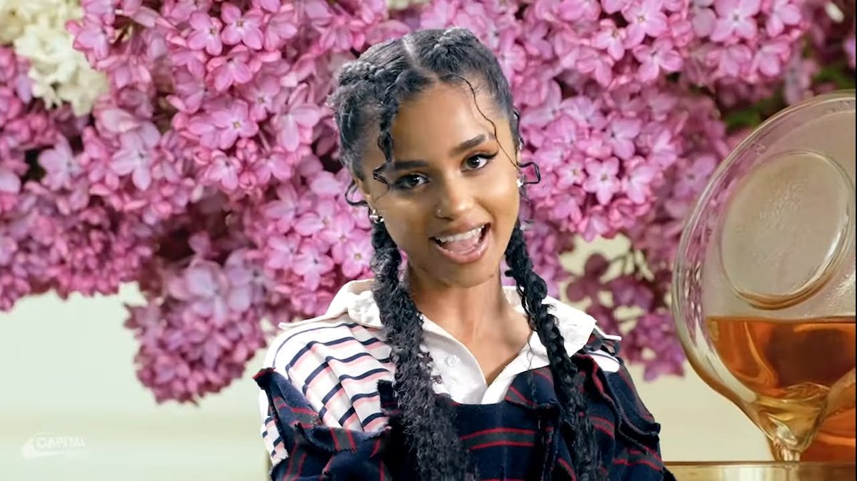 TheSoundCord's tweet photo. Credit to https://t.co/Tfxd70i4Q7
New! New!
 
TYLA NEW INTERVIEW WITH CAPITAL BUZZ💞 🇬🇧 

#popstar #Popiano #UK #TYLA #GLOBALSENSATION #CAPITALBUZZ #PopularMusic #BritPop #PopCulture https://t.co/MBceaRqwjV