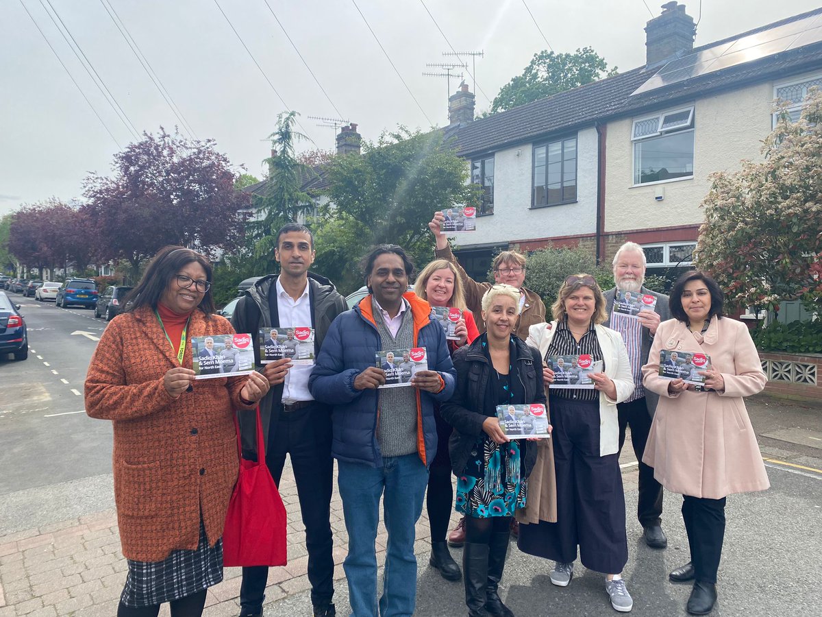 1st @WFLabourParty @LabourCllrs #LabourDoorStep of the day in #WilliamMorris Ward for @SadiqKhan @Semakaleng with @GracieMaeW @kizzygardiner @AhsanKhan_wf. Plenty of support for Sadiq, Sem & @UKLabour🌹!