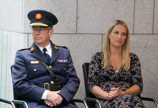 You have to love this nonsense. The GRA (Garda Representative Association) is refusing to invite Drew Harris to their next knees up, so Helen McEntee has decided she's not going either. Now, you might think, out of solidarity, that's an appropriate response and not in the…