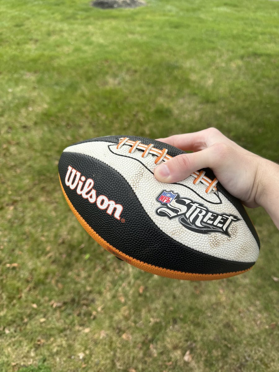 YoungMantis2's tweet photo. My Most Valuable Possession 🏈 https://t.co/4dAt34tMEY