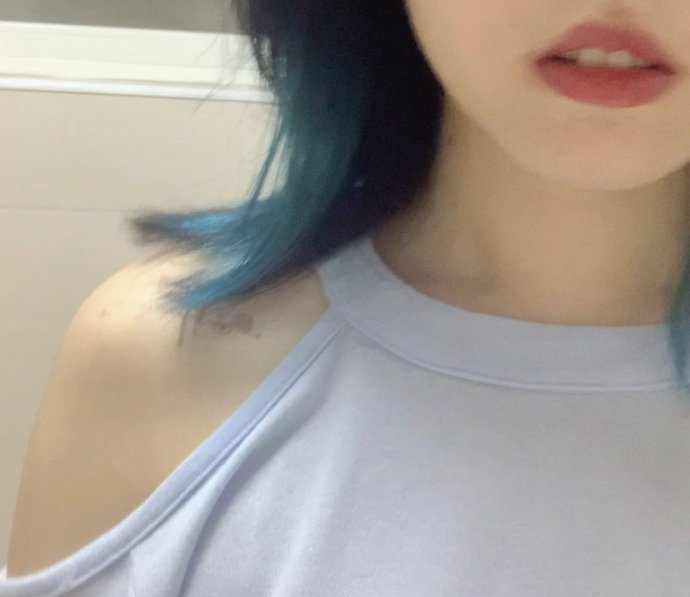 Mercury0154's tweet photo. 想留下姐姐的齿痕和唇印。
#les #女同性恋 #女同 #bdsmِ https://t.co/Ur3badXbCC