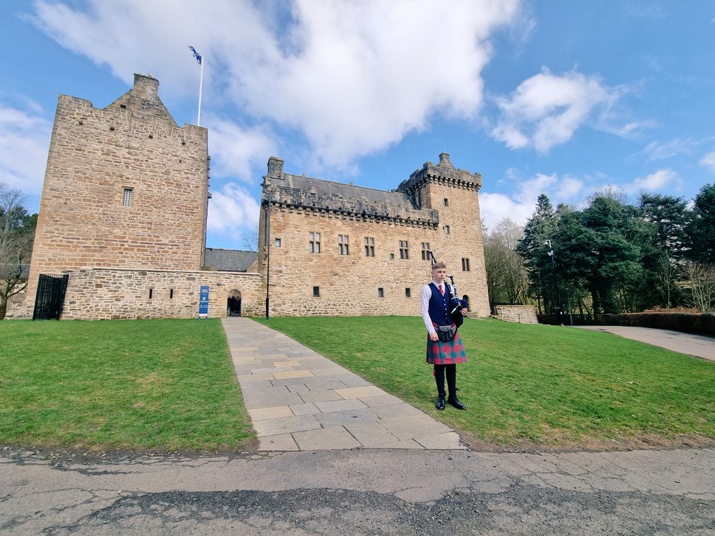 Castles topped our #WorldHeritageDay poll today as the place to visit! Try these enchanting #NationalLottery supported ones: 🏰Hillsborough Castle, Northern Ireland 🏰Lincoln Castle, England 🏰Cardiff Castle, Wales 🏰Dean Castle, Scotland