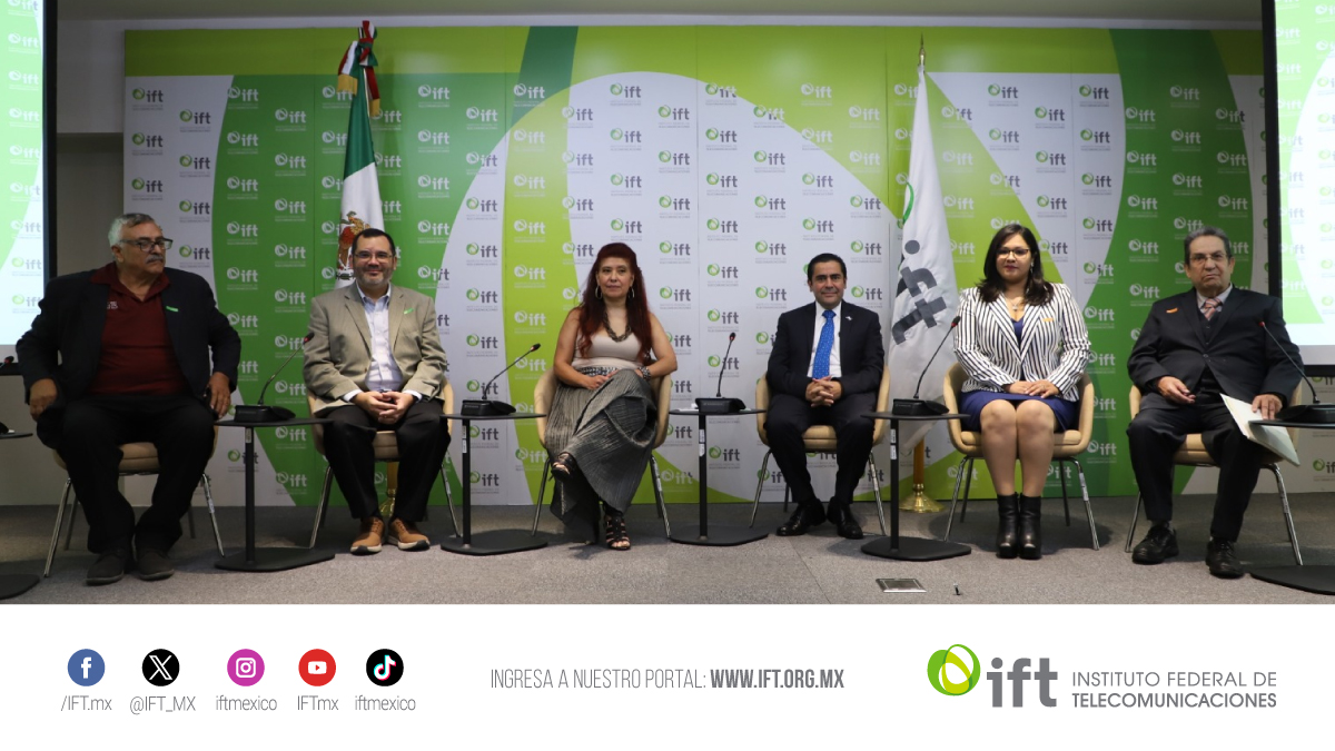 IFT_MX's tweet photo. El Comisionado del @IFT_MX , @juarezmojica da la bienvenida al #Conversatorio “#DíaMundialDeLaRadioafición” 🎙️. 
Menciona que es en momentos de crisis y desastres naturales donde precisamente los radioaficionados han demostradouna y otra vez su invaluable servicio https://t.co/NQwVLn0tc7