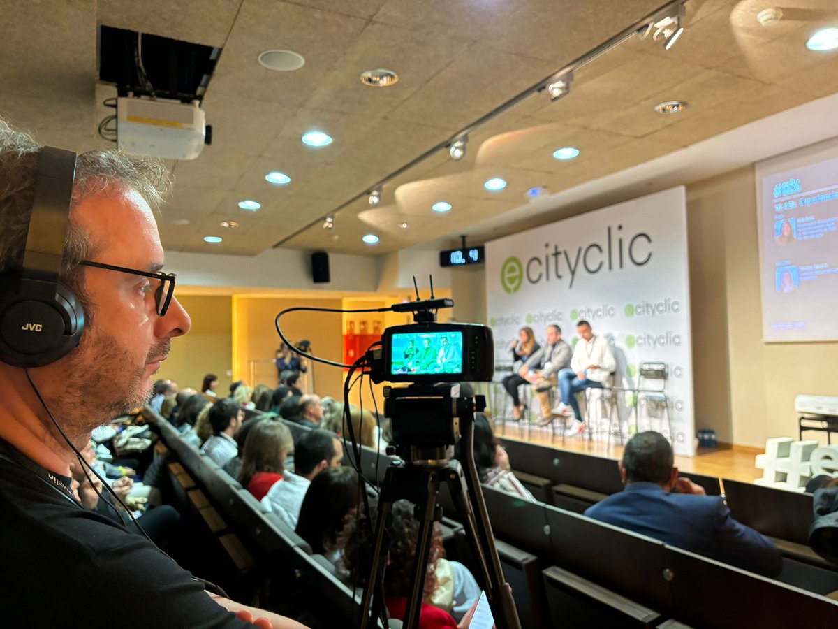 ecityclic's tweet photo. Ponemos fin al #ecityLAB24 ¡Gracias a tod@s por acompañarnos en este viaje hacia la innovación! Nos vemos MUY PRONTO 🚀
_____
@MiquelEstape @JaimeObregon @andreufrancisco @evaruizmiracle @FerranFarriol @QMestres @sirkiwi @CindeaS @mireiaecityclic @joanfont13 https://t.co/xOBOWxvnNj